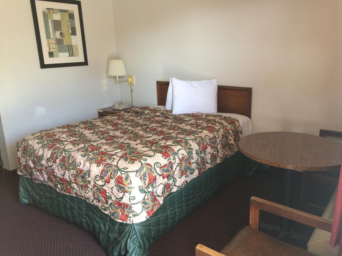 Rexdale Inn Seminole Bagian luar foto