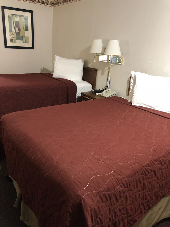 Rexdale Inn Seminole Bagian luar foto