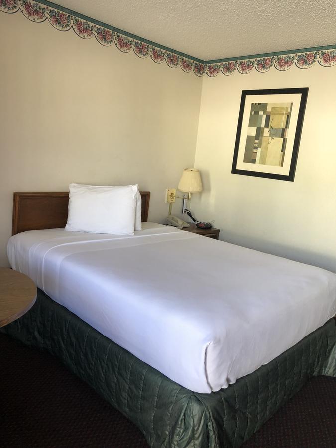 Rexdale Inn Seminole Bagian luar foto