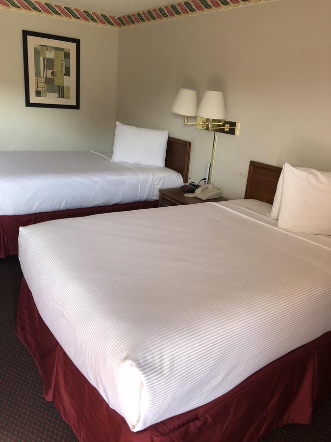 Rexdale Inn Seminole Bagian luar foto