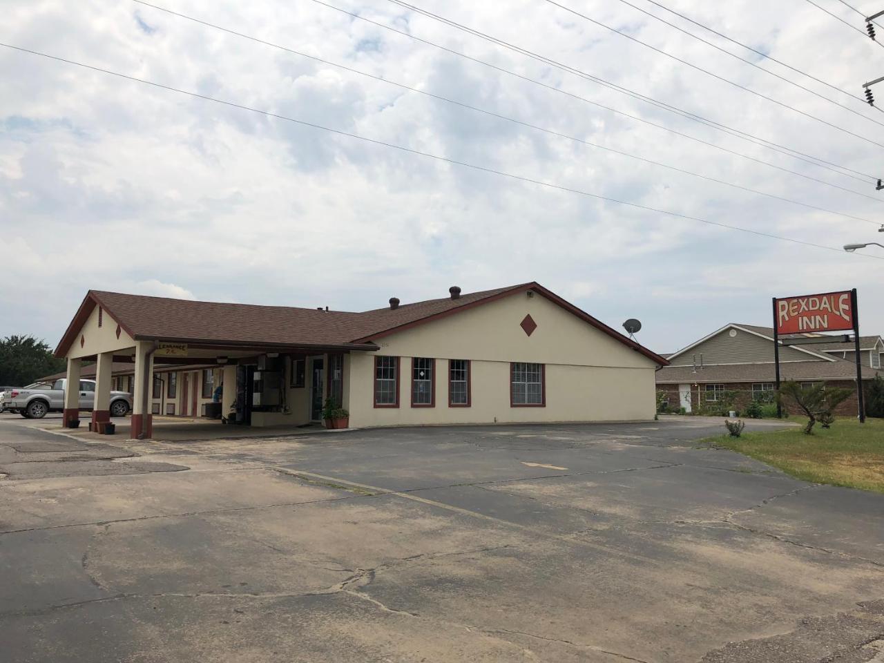 Rexdale Inn Seminole Bagian luar foto