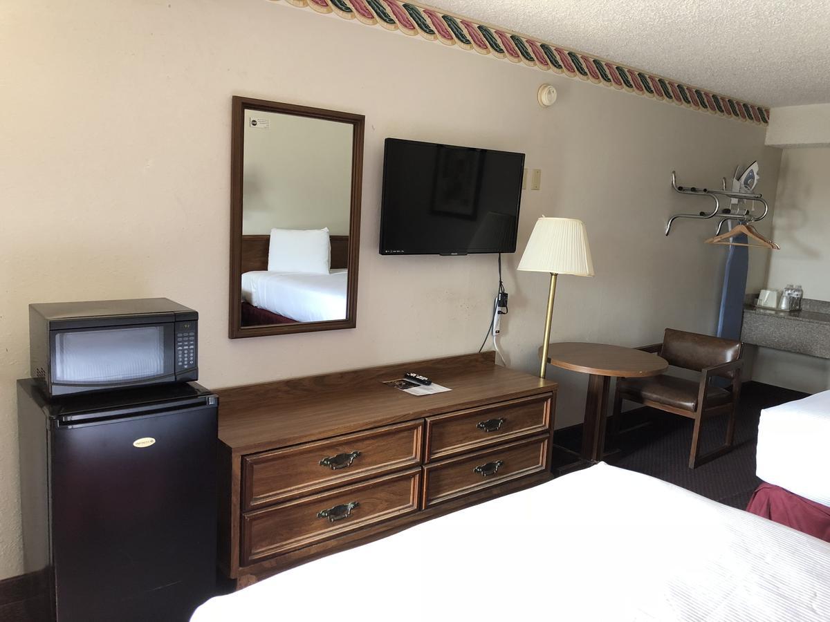 Rexdale Inn Seminole Bagian luar foto
