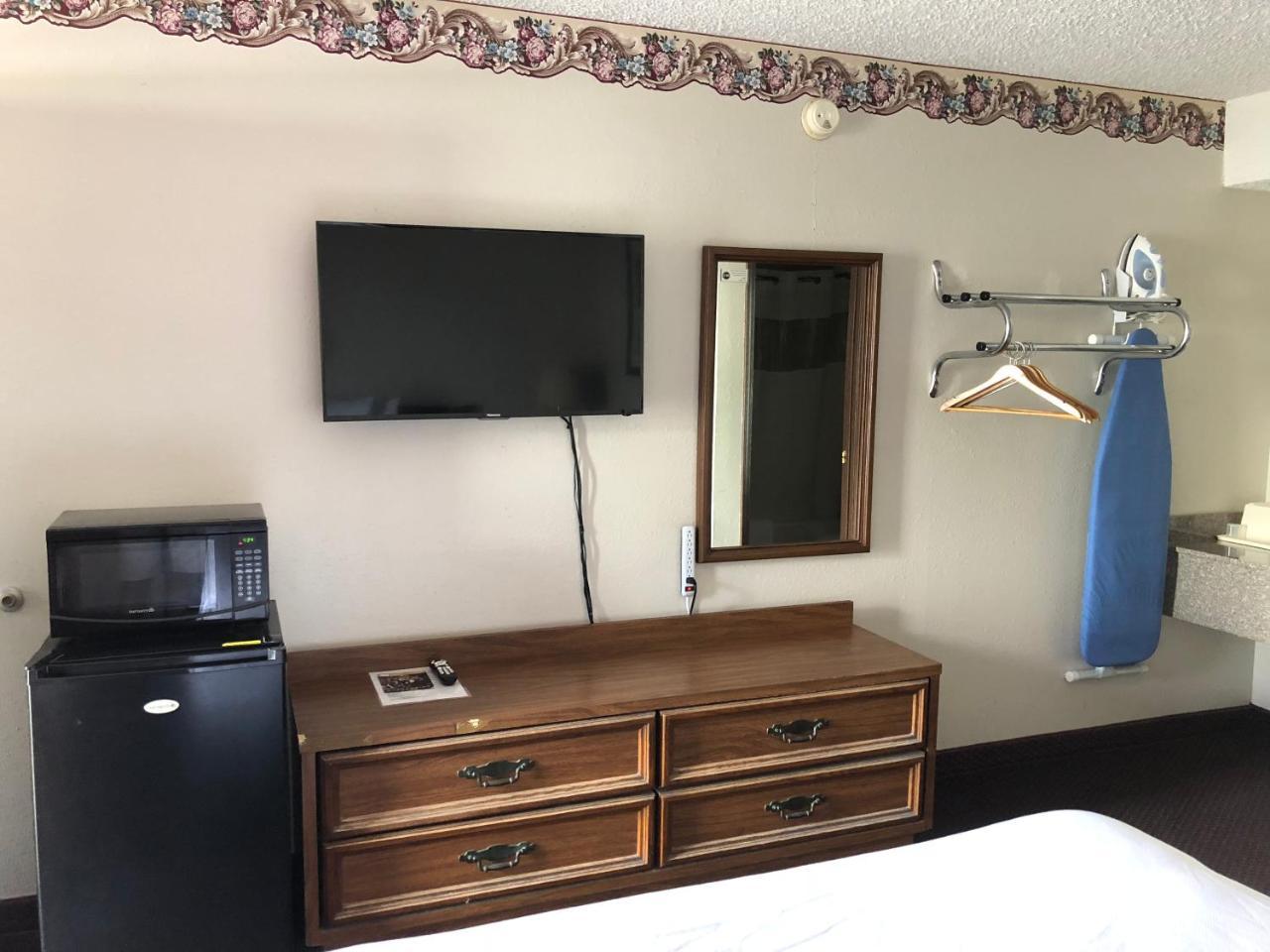 Rexdale Inn Seminole Bagian luar foto