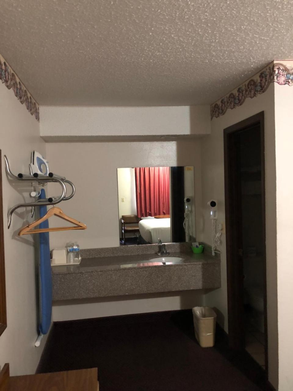 Rexdale Inn Seminole Bagian luar foto